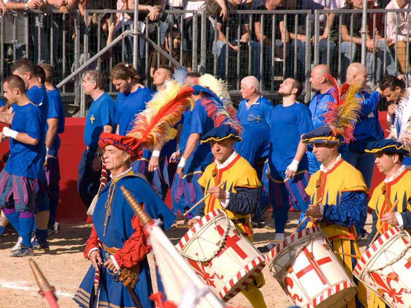 Living in Florence :: Calcio storico in Piazza Santa Croce