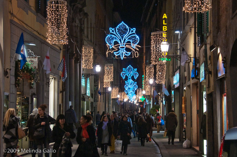 Living in Florence :: Bandiere e luci