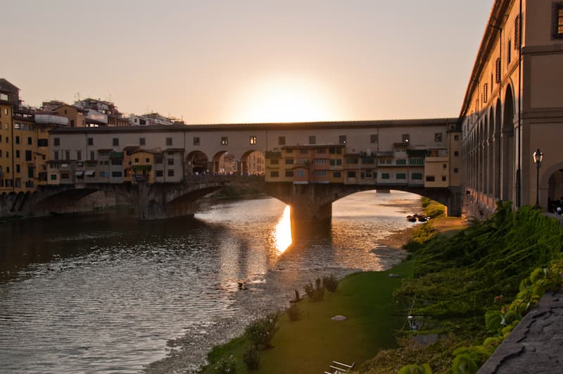 Living in Florence :: A stroll along the Arno
